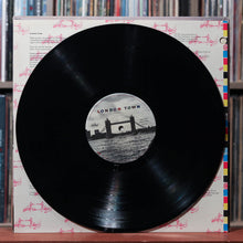 Load image into Gallery viewer, Wings - London Town - w/ SHRINK & POSTER - 1978 Capitol, VG+/VG+ 5