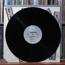 Load image into Gallery viewer, The Kinks - Give The People What They Want W/ PRESS PHOTO &amp; RELEASE 1981 VG/VG+ 4
