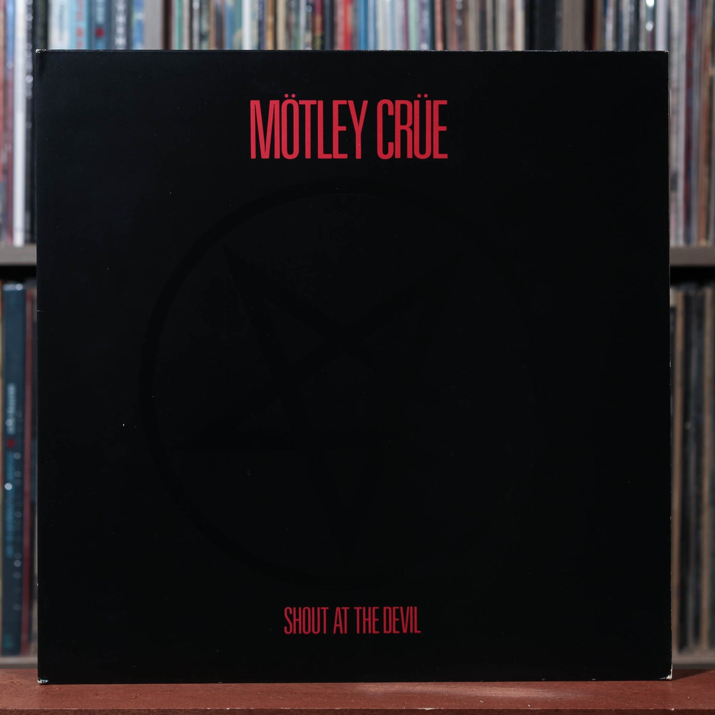 Mötley Crüe - Shout At The Devil - 1st US PRESS - 1983 Elektra, VG+/VG