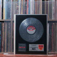 Load image into Gallery viewer, Kiss - Double Platinum - 2LP W/ MERCH &amp; AWARD 1978 Casablanca, VG/VG+ 7
