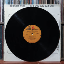 Load image into Gallery viewer, Neil Young, Crazy Horse - Zuma - SHRINK 1975 Reprise, EX/VG+ 4
