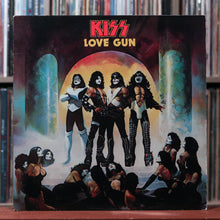 Load image into Gallery viewer, Kiss - Love Gun - 1977 Casablanca, VG/VG 1
