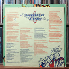 Load image into Gallery viewer, The Kinks - Everybody's In Showbiz - 2LP INSERT 1972 RCA Victor, VG/VG 6
