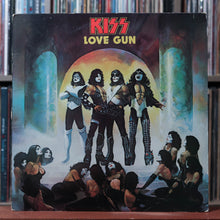 Load image into Gallery viewer, Kiss - Love Gun - 1977 Casablanca, VG/VG 1
