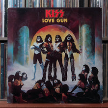 Load image into Gallery viewer, Kiss - Love Gun - 1977 Casablanca, VG/VG 1

