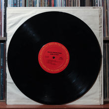 Load image into Gallery viewer, Bruce Springsteen - Born To Run - SHRINK 1975 Columbia, VG+/VG 3
