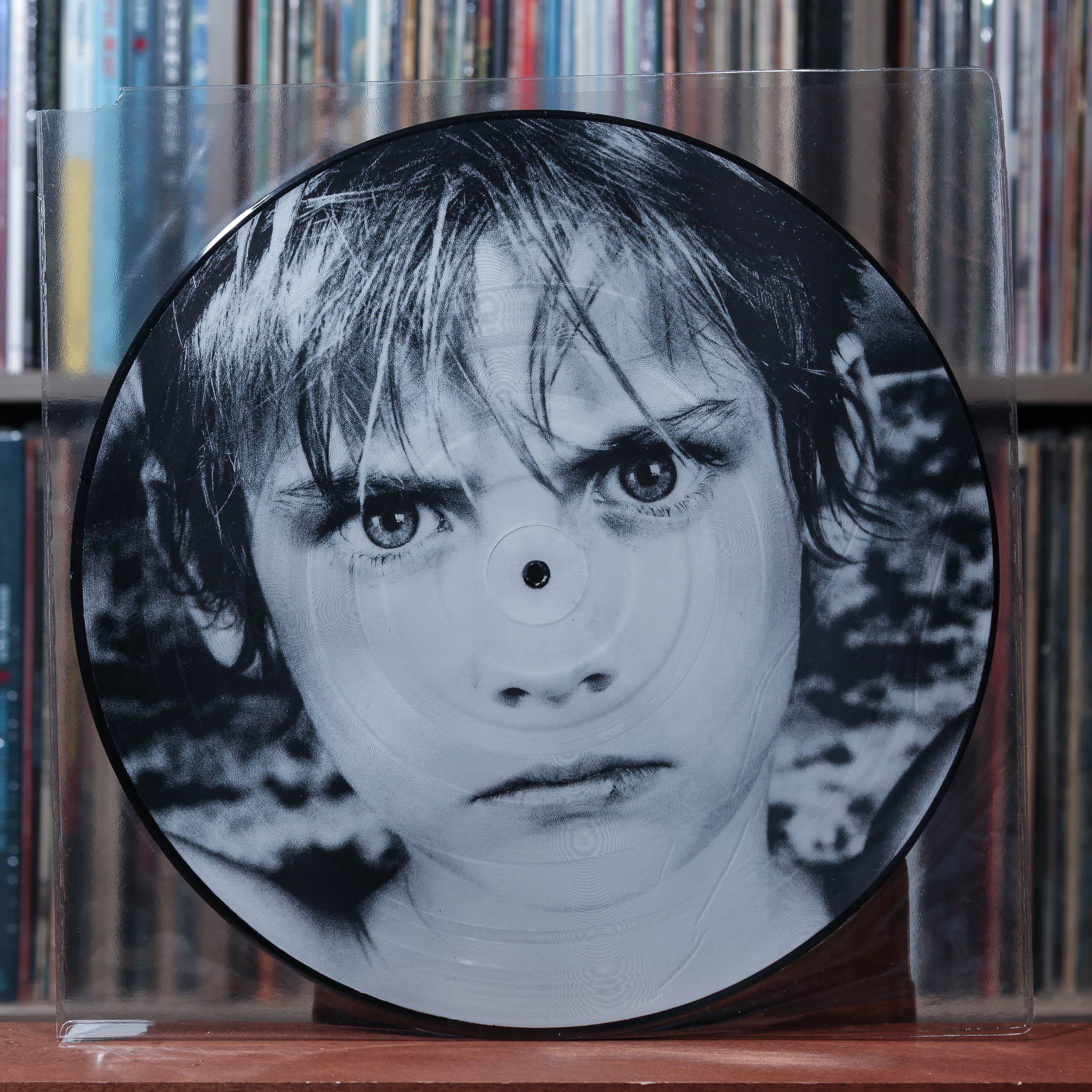 Ｕ２『ＴＨＥ　ＮＥＷ　ＷＯＲＤ　ＶＯＬＵＭＥ　１　（１９７９－１９８３）』輸入盤 U2 - War - Picture Disc - UK 1983 Island, VG/EX