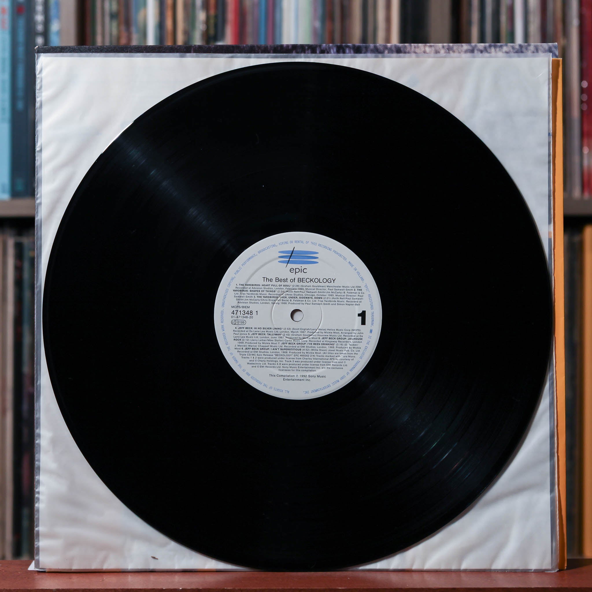 JEFF BECK / BEST OF BECKOLOGY (EU ORIGINAL) Jeff Beck - The Best Of Beckology - UK 1992 Epic, NM⁄NM