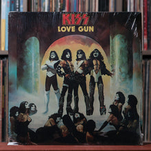 Load image into Gallery viewer, Kiss - Love Gun - IN SHRINK 1977 Casablanca, VG+/EX
