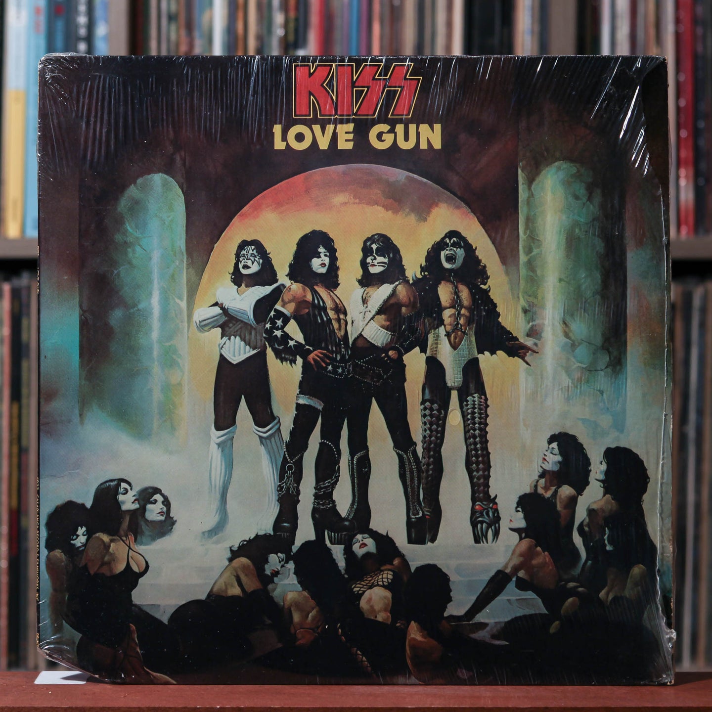 Kiss - Love Gun - IN SHRINK 1977 Casablanca, VG+/EX