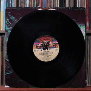Kiss - Love Gun - IN SHRINK 1977 Casablanca, VG+/EX