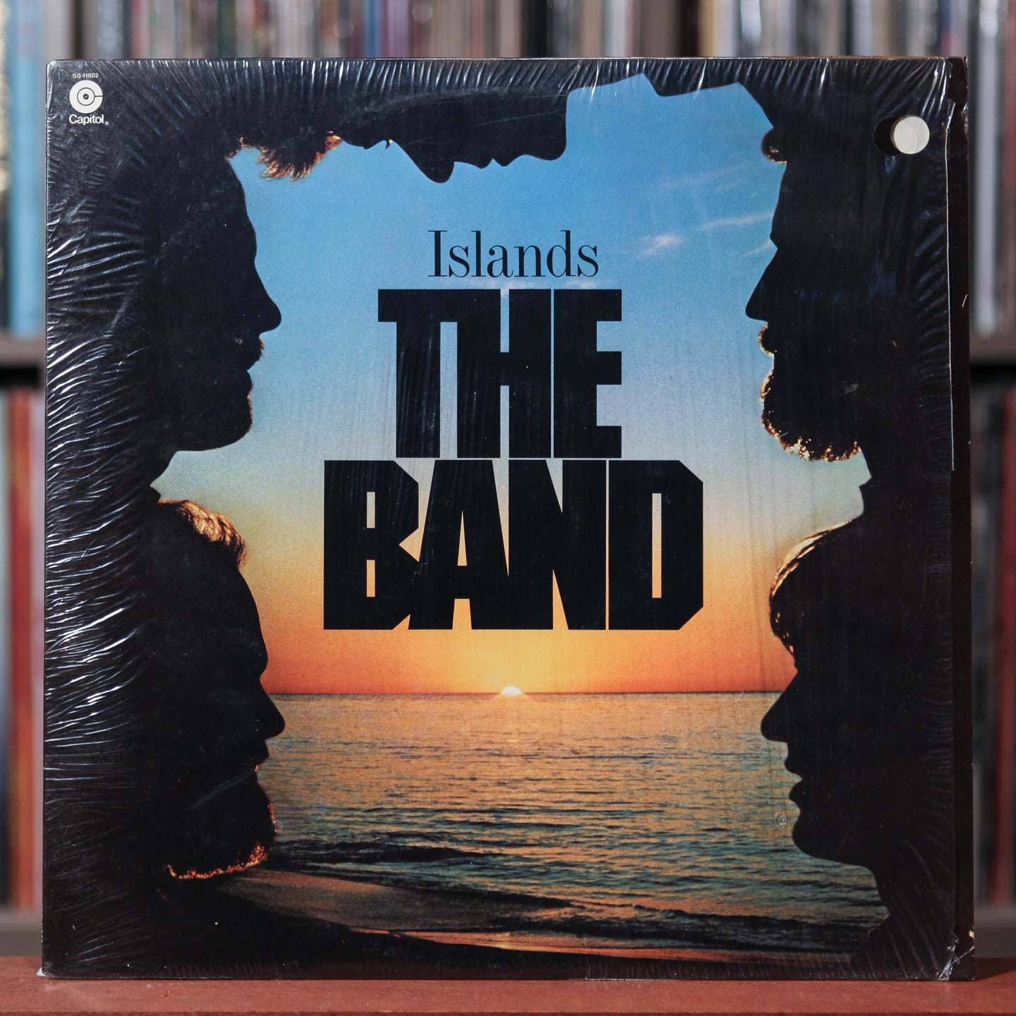 The Band - Islands - 1977 Capitol, VG+/VG+ w/Shrink