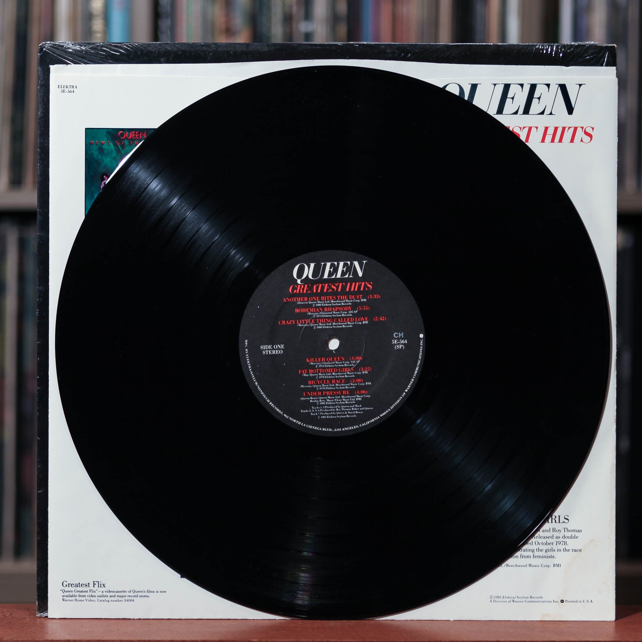 Queen - Greatest Hits - 1981 Elektra, EX/EX w/Shrink