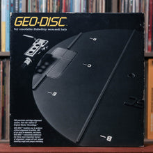 Load image into Gallery viewer, Shure Trackability Test Record &amp; MOFI GEO-DISC Cartridge Alignment Tool
