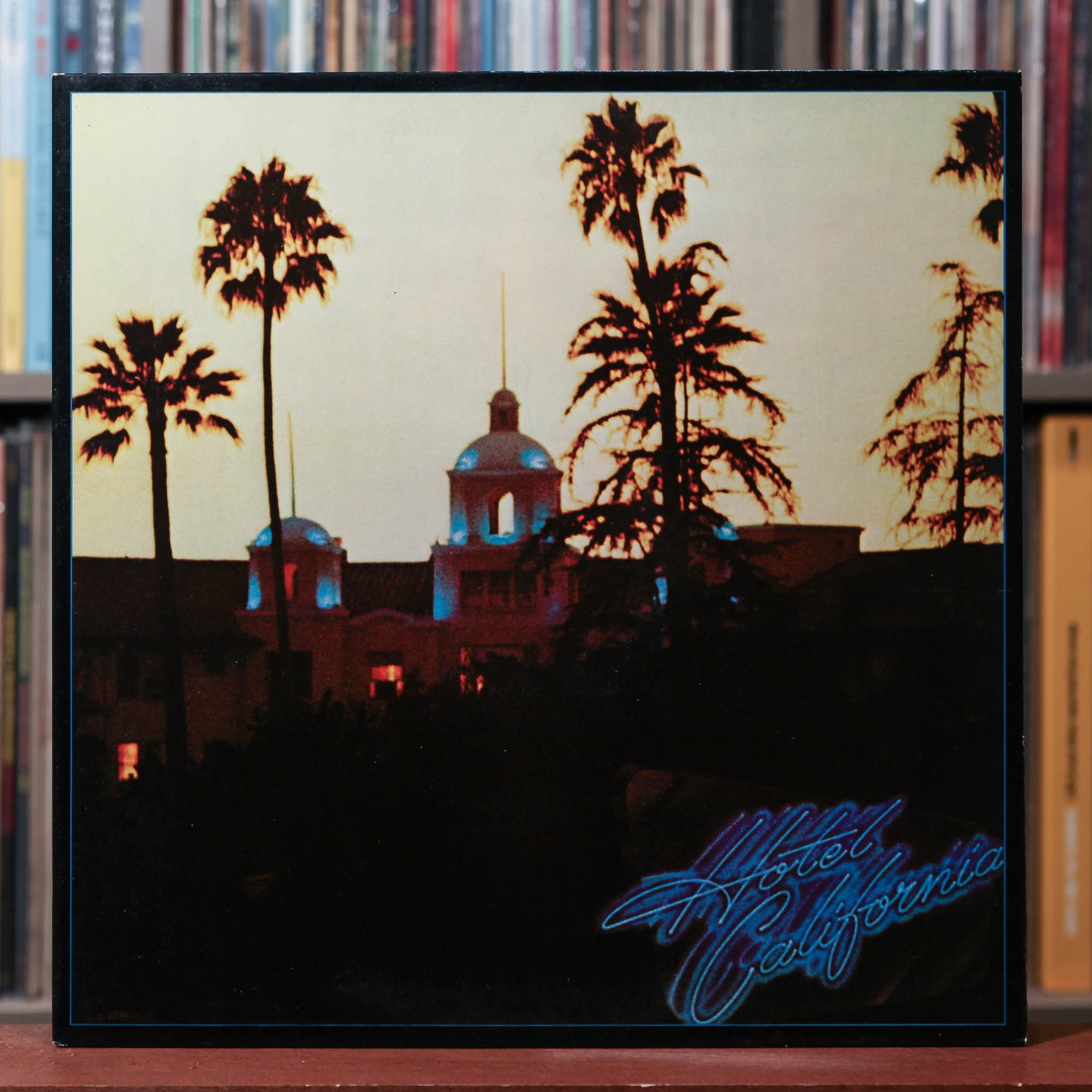 Eagles - Hotel California -  1976 Asylum Records, VG+/EX